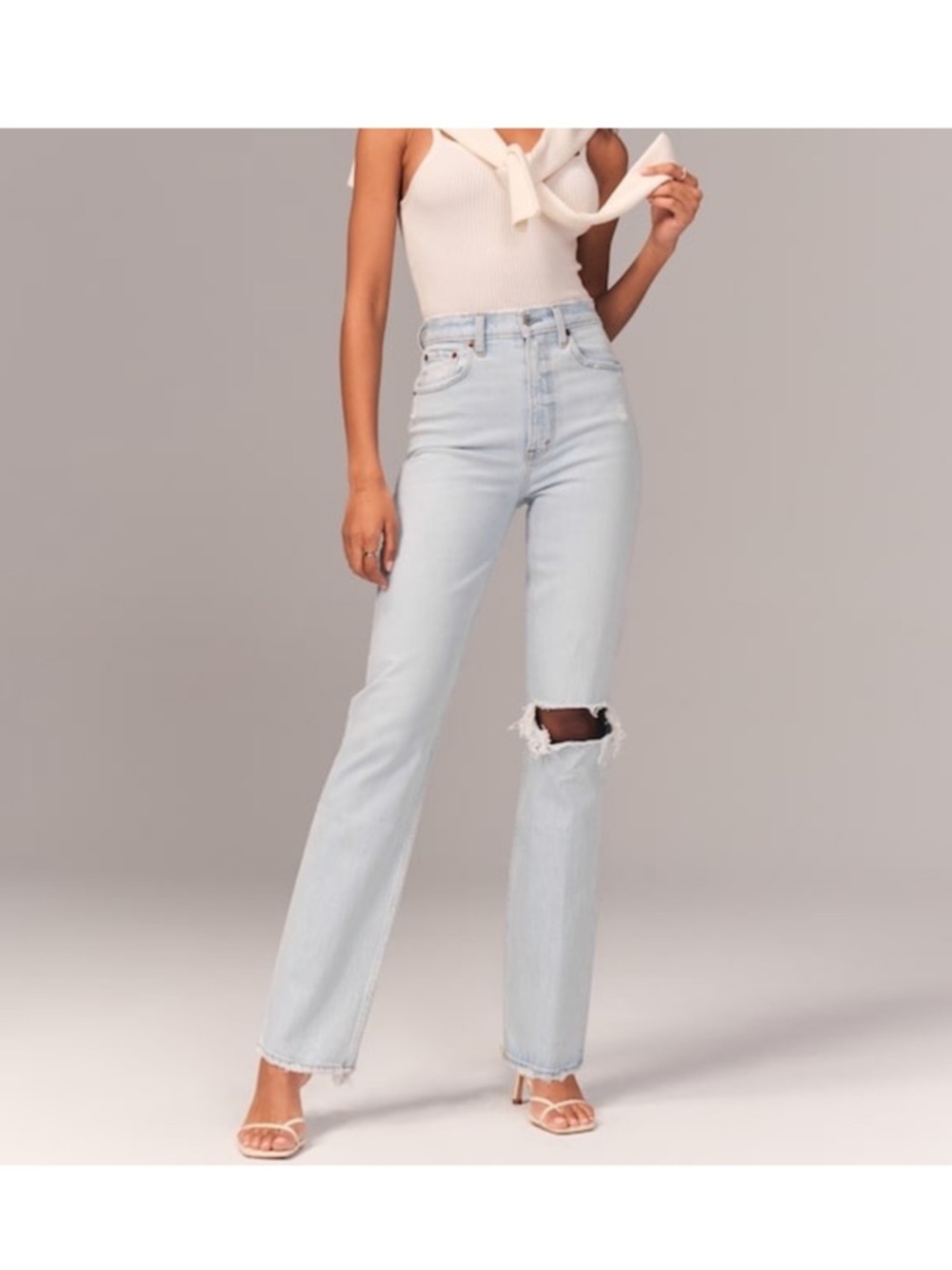 Abercrombie & Fitch 90s High-Rise Light Blue Straight Jeans with Knee Rip
